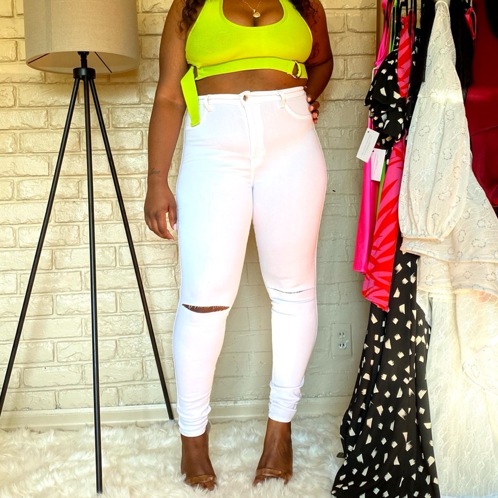 Vibrant M.I.U Plus 2X Women’s White Distressed Knee High Waisted Skinny Jeans